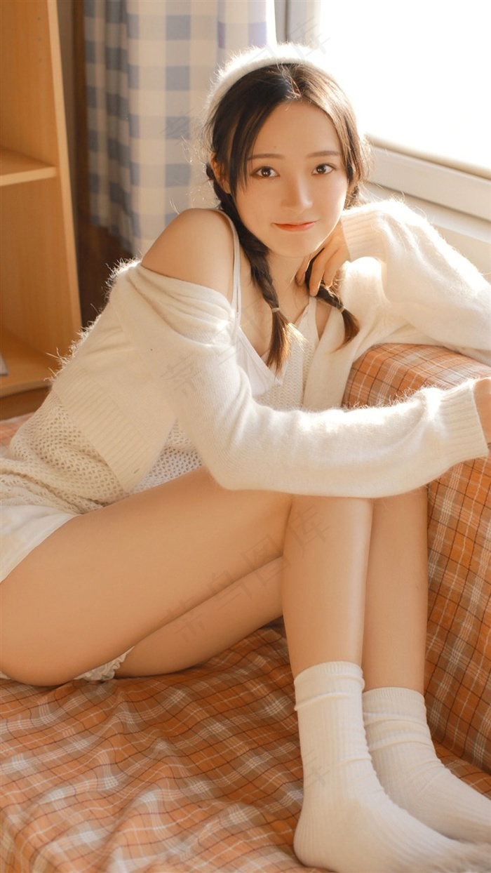 老师和学生一起生产豆浆