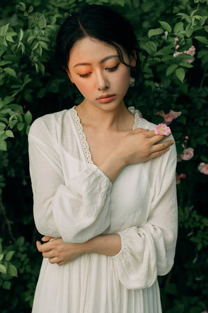 把坤塞进小洞里的视频